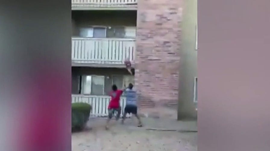 Hero bystanders save children from burning apartment in Phoenix