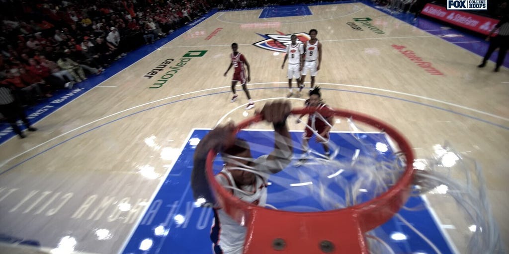 Oklahoma State's Christian Coleman hammers two-handed jam vs. Oklahoma