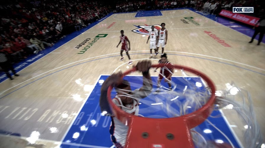 Oklahoma State's Christian Coleman hammers two-handed jam vs. Oklahoma