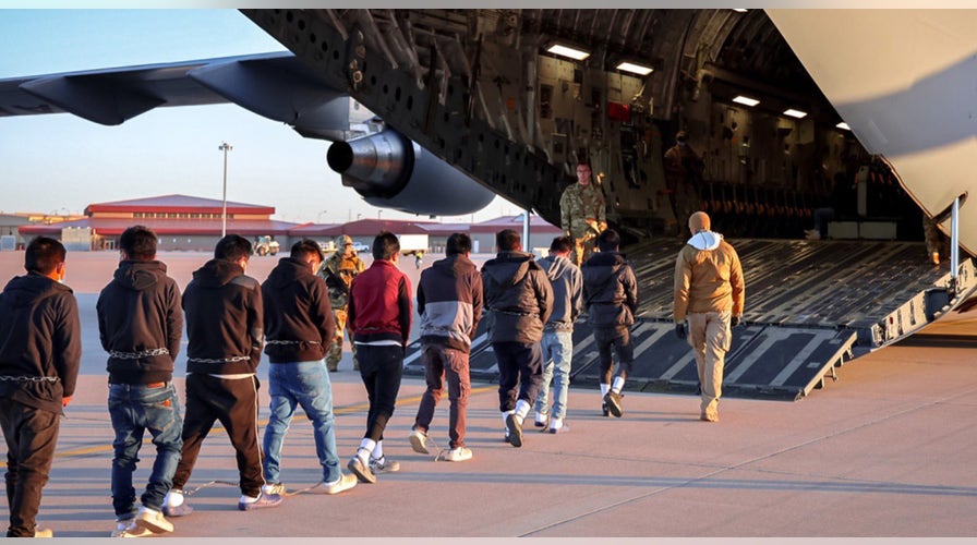 Primeros vuelos con deportados
