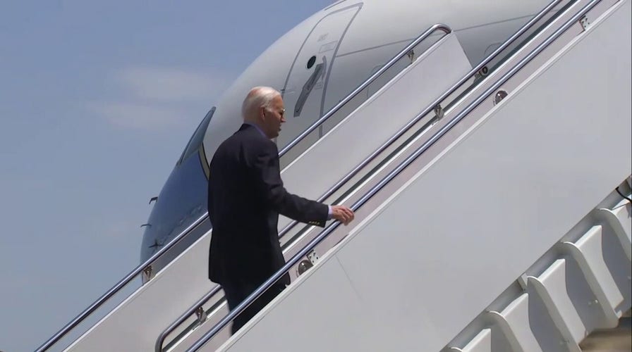Reporter shouts question at Biden as he boards Air Force One