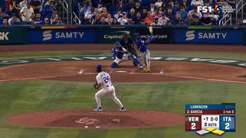 Maikel Garcia hits single, driving in a run, giving Venezuela lead over Italy