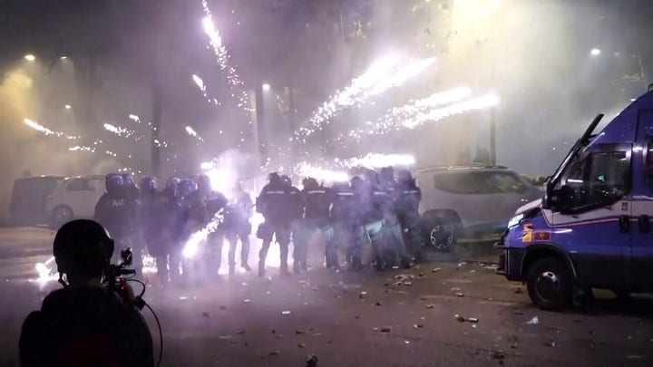 Anarchists violently clash with police in Turin, Italy