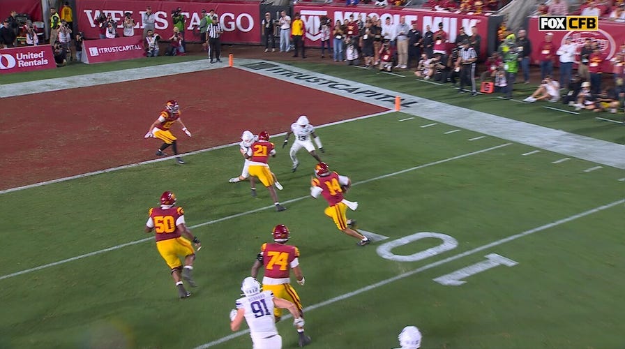 Jayden Maiava rushes for 6-yard TD, giving USC pb  implicit    Northwestern