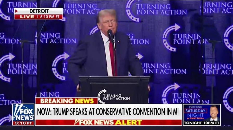 Trump rallies battleground state supporters at conservative convention