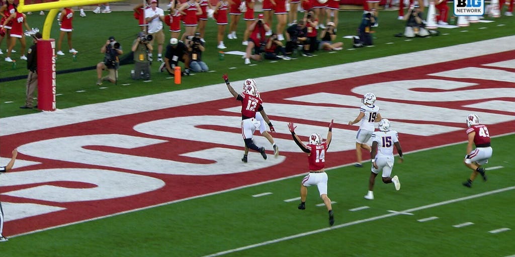 Carson Van Dinter blocks punt, returns for TD, extending Wisconsin over Western Illinois