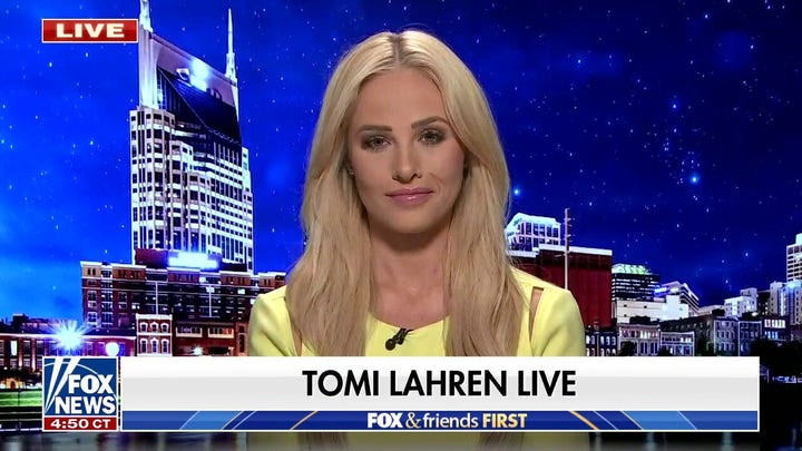 Tomi Lahren on Biden's notecard at press conference: 'Who is running our country?
