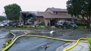 Small plane crashes in San Diego setting homes and vehicles on fire