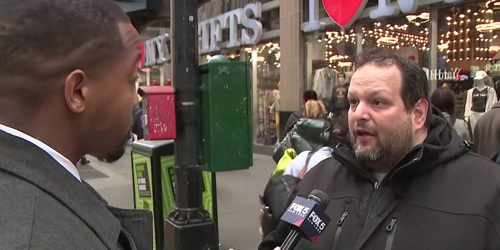 NYPD searching for suspect who lit man on fire in Times Square