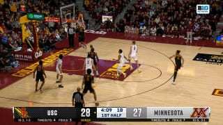 Gabe Dynes cuts baseline for alley-oop, extending USC's lead over Minnesota