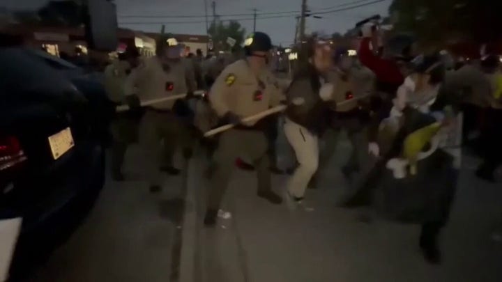 Police arrest more than a dozen protesters at Chicago-area ICE facility
