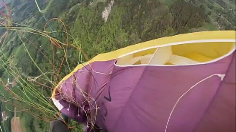 Raw video: Paraglider gets caught in own parachute, tumbles to the ground