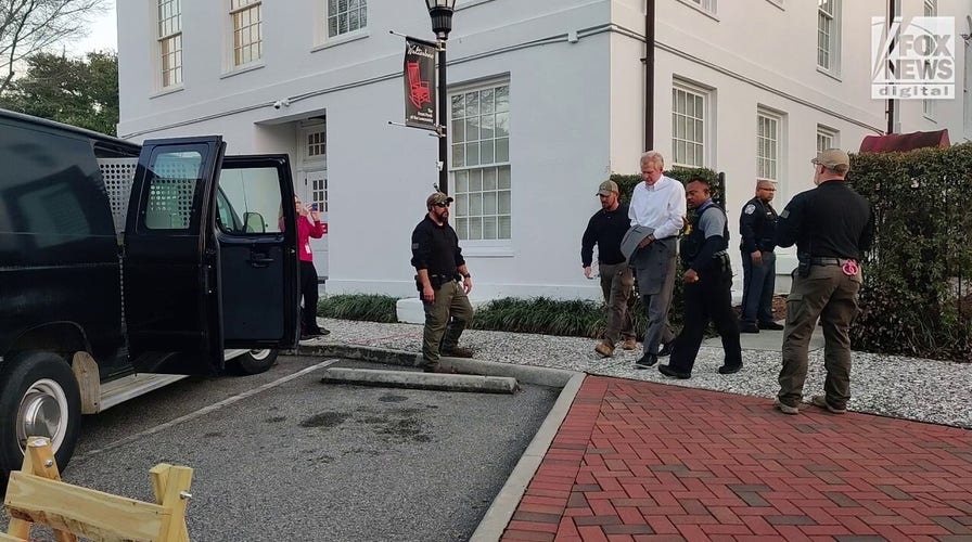 Alex Murdaugh leaves court