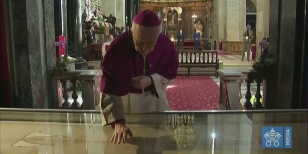 Shroud of Turin is presented, blessed at Easter Mass