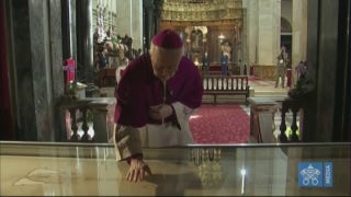 Shroud of Turin is presented, blessed at Easter Mass - Fox News