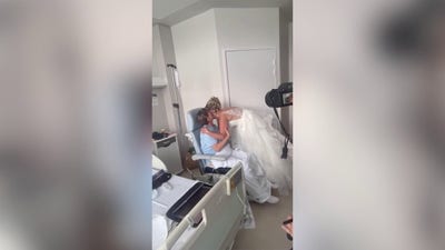 Bride surprises hospitalized mom in wedding gown hours before ceremony