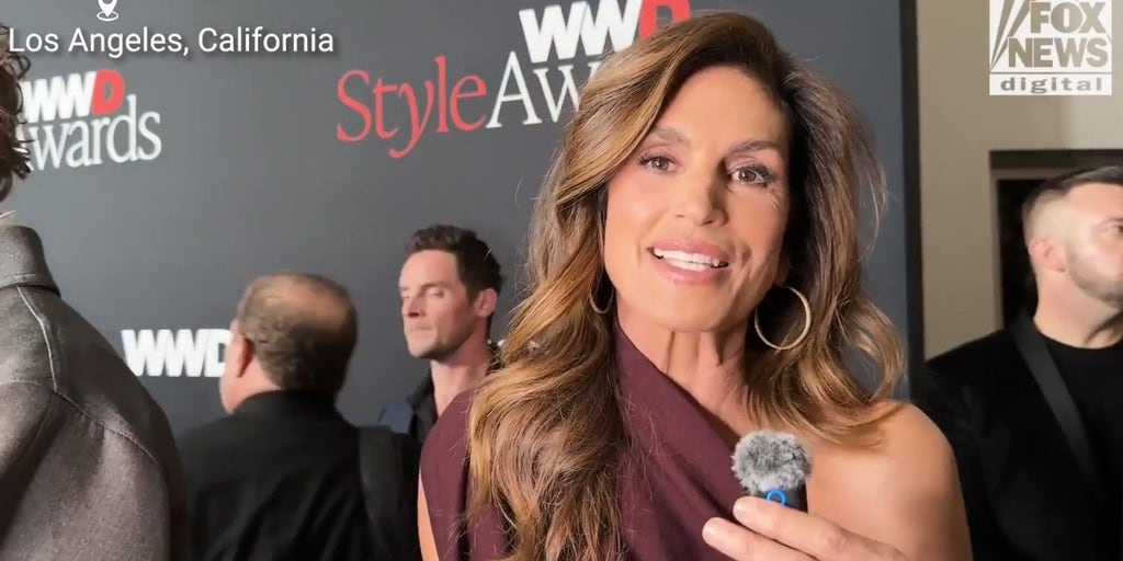 Cindy Crawford reveals how she stays so confident on the red carpet