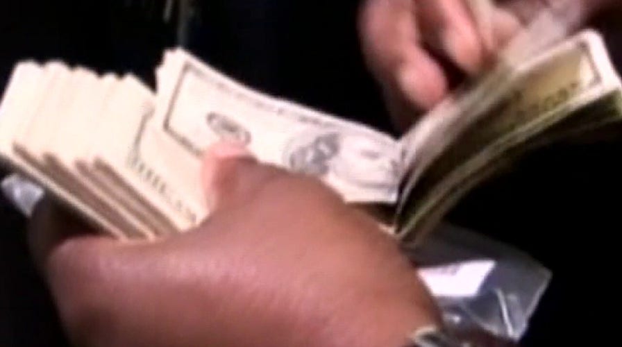 More Americans stockpiling cash amid coronavirus pandemic