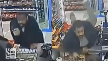 WARNING GRAPHIC VIDEO: Texas police search for man who shot gas station clerk in the face