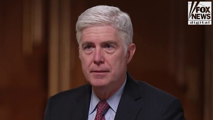Gorsuch rompe su silencio sobre las amenazas al poder judicial: «La violencia nunca es la solución»