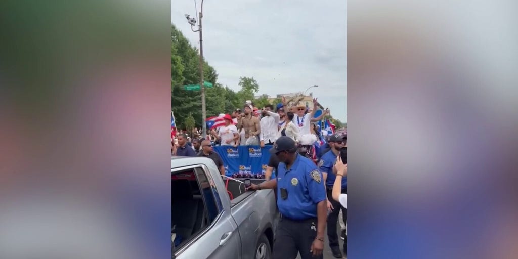 Mamdani parties with Knicks champion Jose Alvarado at Puerto Rican Day Parade