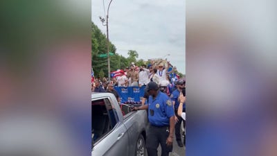 Mamdani parties with Knicks champion Jose Alvarado at Puerto Rican Day Parade