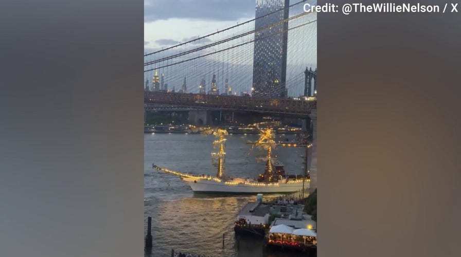 Massive sailing vessel crashes into Brooklyn Bridge