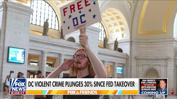 'Maniacs': Protesters scream at Vance, Hesgesth in DC