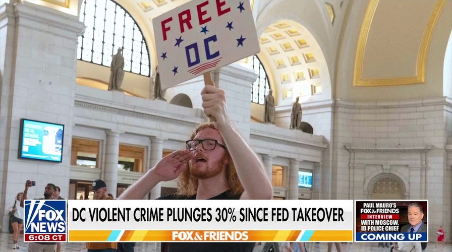 'Maniacs': Protesters scream at Vance, Hesgesth in DC
