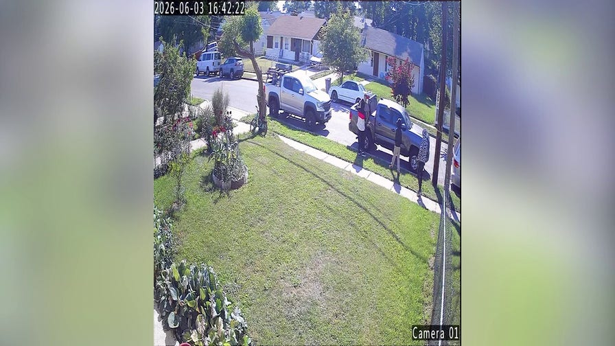 Dramatic video shows former Marine fight off a group of teens who try and carjack him at gunpoint