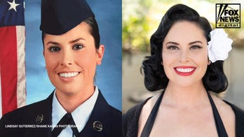 USAF veteran who donated two organs poses as ‘40s pinup model
