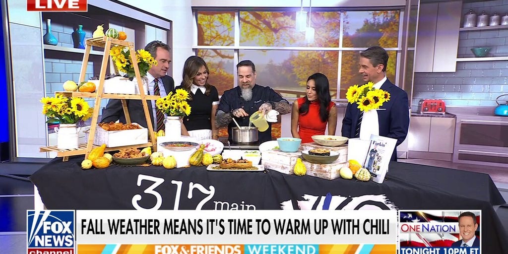Fox & Friends co-hosts make chili together