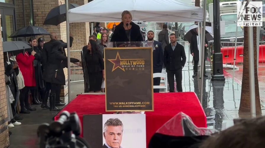 Elizabeth Banks talks close 'bond' with the late Ray Liotta