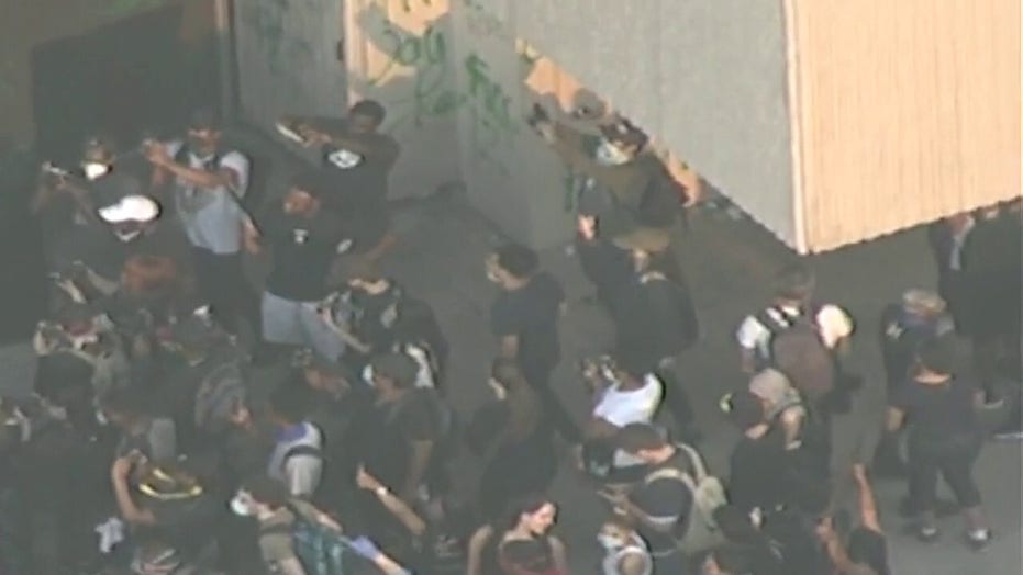 Cnn Headquarters In Atlanta Vandalized By Protesters After George