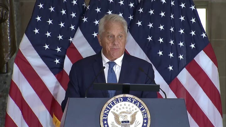Cycling legend Greg LeMond honored with Congressional Gold Medal