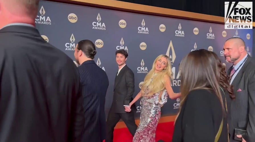 Kelsea Ballerini walked the red carpet at the 2024 CMA Awards with boyfriend Chase Stokes