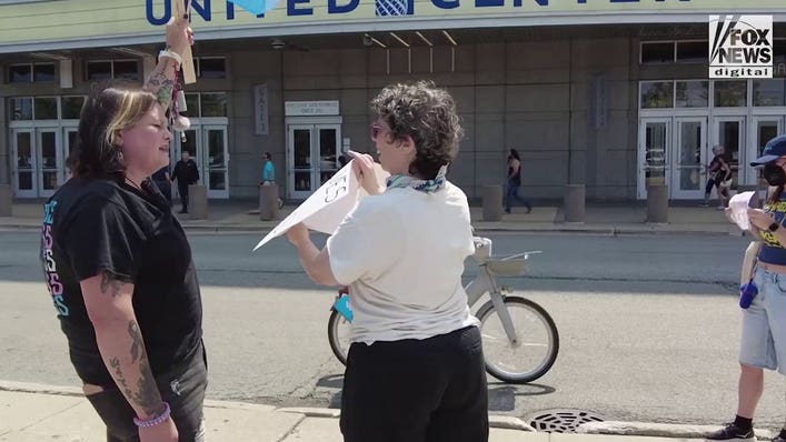 Pro-trans activists counter Sophie Cunningham supporters before Fever-Sky game