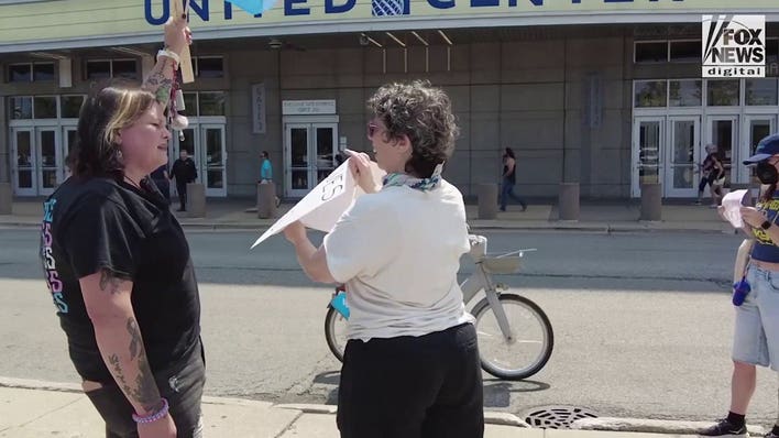 Pro-trans activists counter Sophie Cunningham supporters before Fever-Sky game