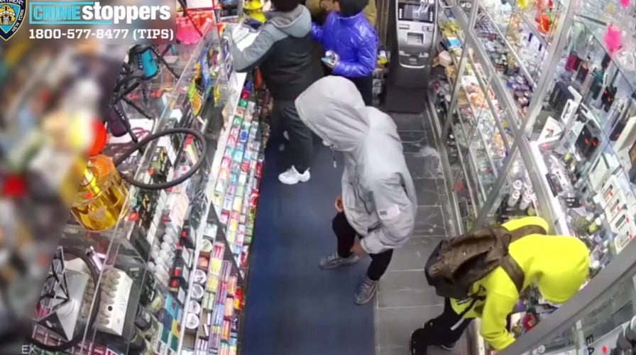 NYPD searching for group of suspects who stole from Brooklyn shop in grab-and-go scheme