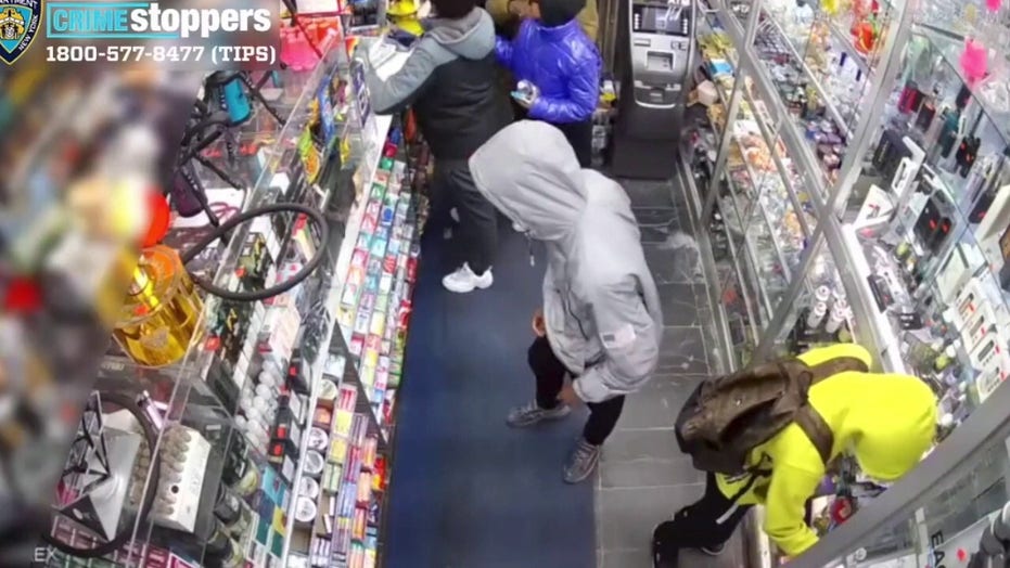 NYPD searching for group of suspects who stole from Brooklyn shop in grab-and-go scheme