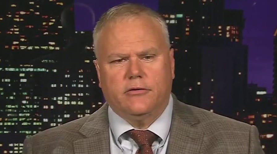 Chicago mayor remains defiant against federal troops in city as violence escalates