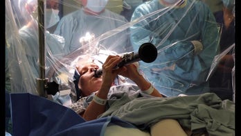 Woman with Parkinson’s plays clarinet during operation in remarkable scene