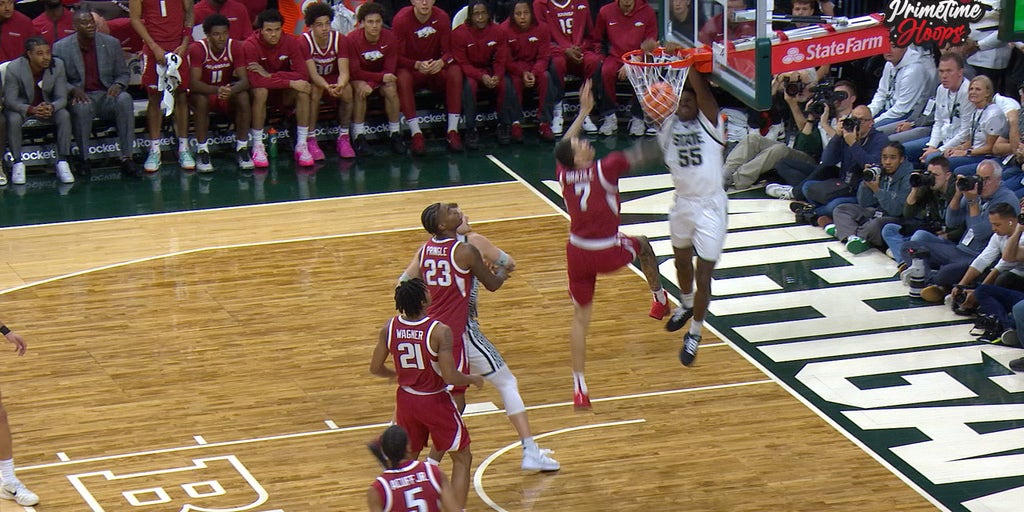 Coen Carr throws down dunk to put Michigan State on board against Arkansas