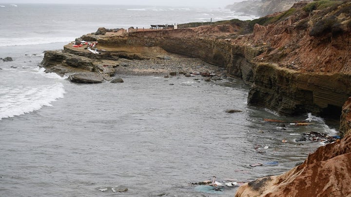 3 dead, 27 recused from overturned boat on San Diego coast: report