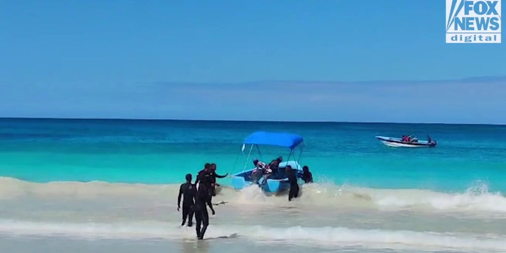 Dive team heads into the sea as search for missing US student continues