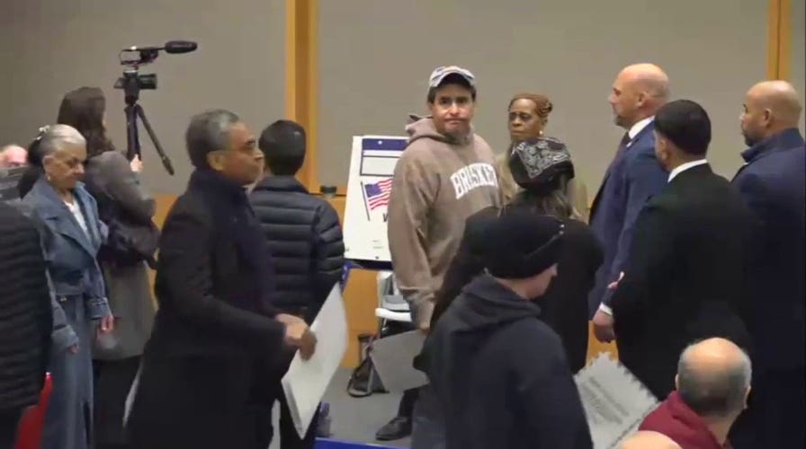 New Yorker yells 'the mayor cut me!' as Mamdani appears to bypass him in voting line