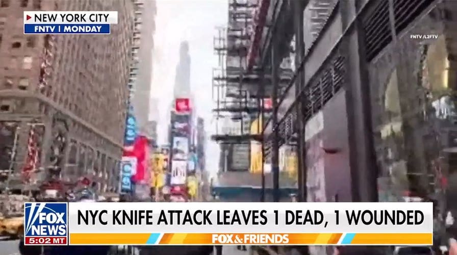 1 dead, 1 injured in stabbing spree in Times Square