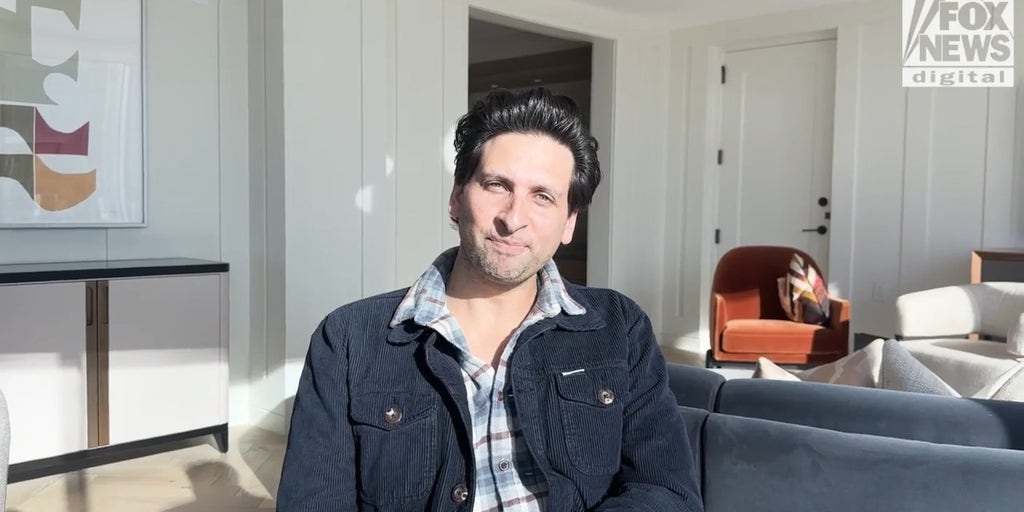 Country singer Mark Mackay puts a rock spin on Christmas music: ‘We really turn the guitars up’