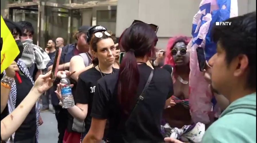 Anti-Israel agitators disrupt traffic in Manhattan