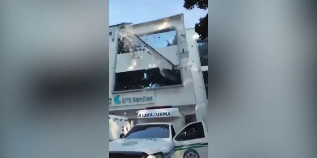 Colombia earthquake victims flee in terror as debris falls from building